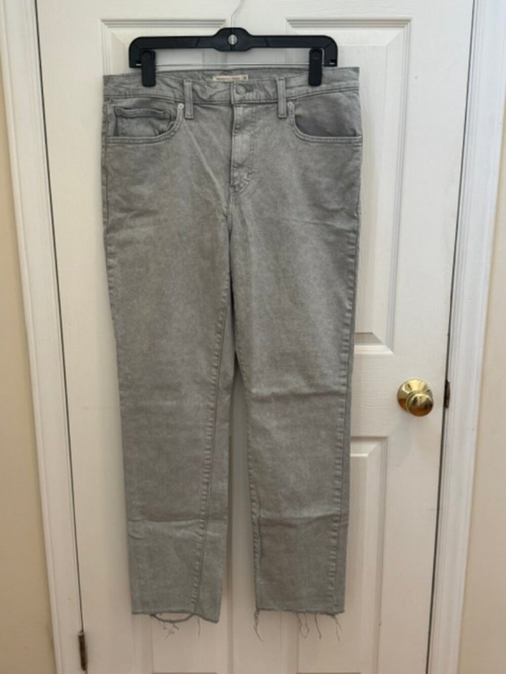 Levi’s Women’s 724 High Rise Straight Gray Light Wash 33x32 Excellent Condition